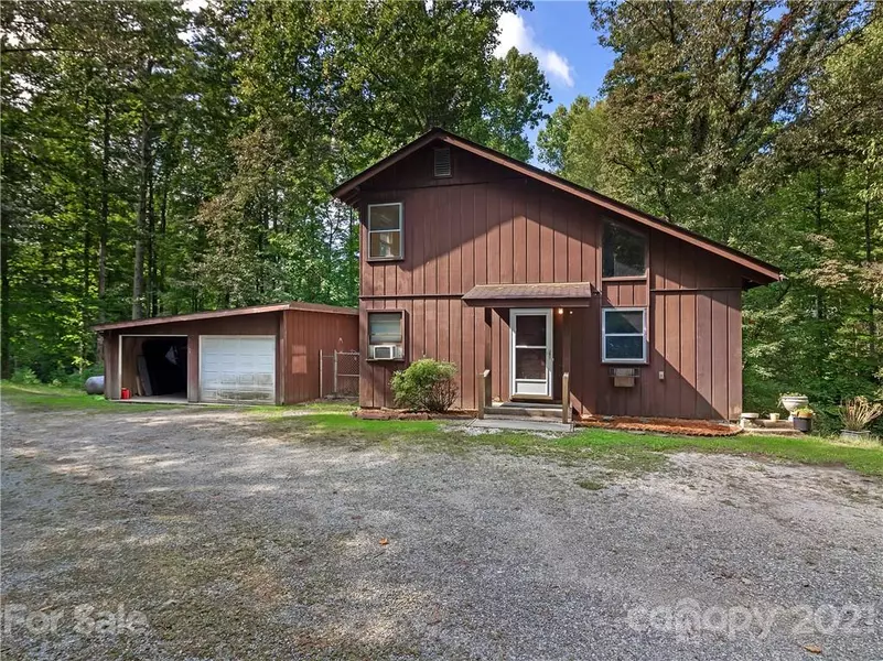 216 Valley LN, Pisgah Forest, NC 28768