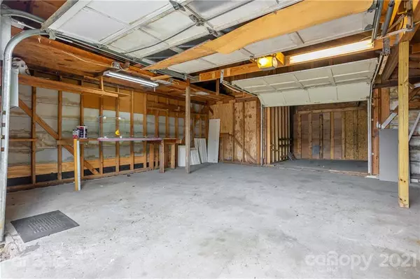East Flat Rock, NC 28726,2804 Old Spartanburg RD