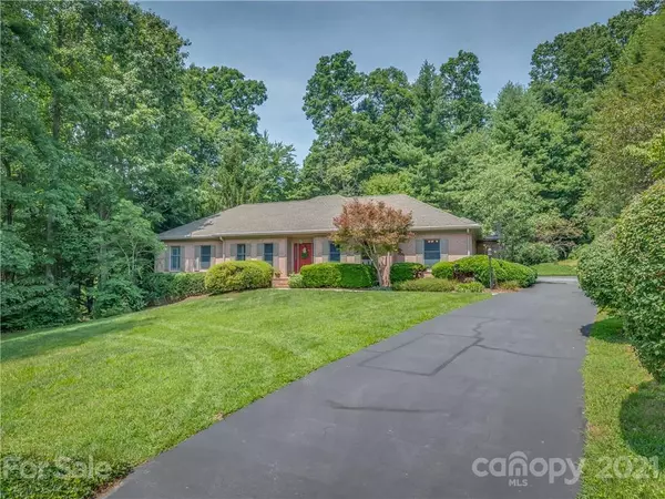 10 Bradford PL, Hendersonville, NC 28791