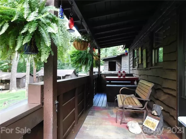 Maggie Valley, NC 28751,71 Sassafras LN