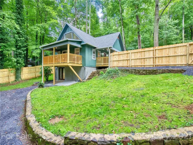 90 Ash DR, Maggie Valley, NC 28751