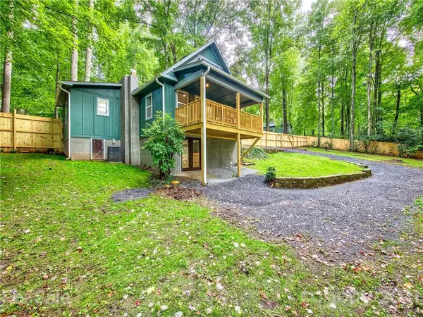 Maggie Valley, NC 28751,90 Ash DR