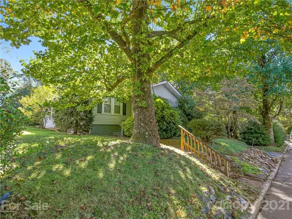 134 Rumbough PL, Asheville, NC 28806