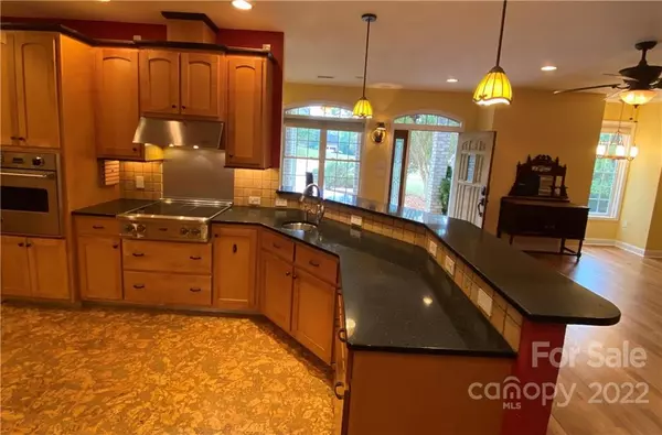 Conover, NC 28613,1170 Oak Creek DR
