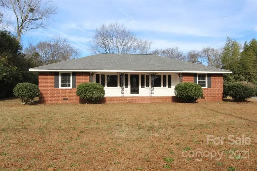 302 W Wall ST, Lilesville, NC 28091