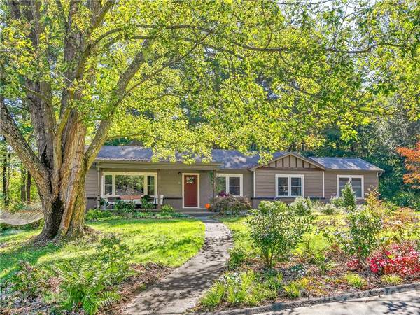 14 Digges RD, Asheville, NC 28805