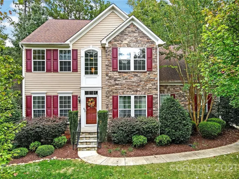 258 Squirrel LN, Lake Wylie, SC 29710