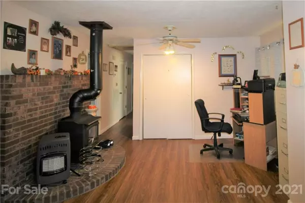 Valdese, NC 28690,210 Bleynat ST NE