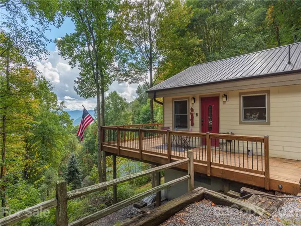 2643 Heath Peak RD, Waynesville, NC 28785