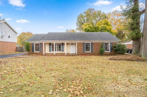 15821 Fairfield DR, Matthews, NC 28104