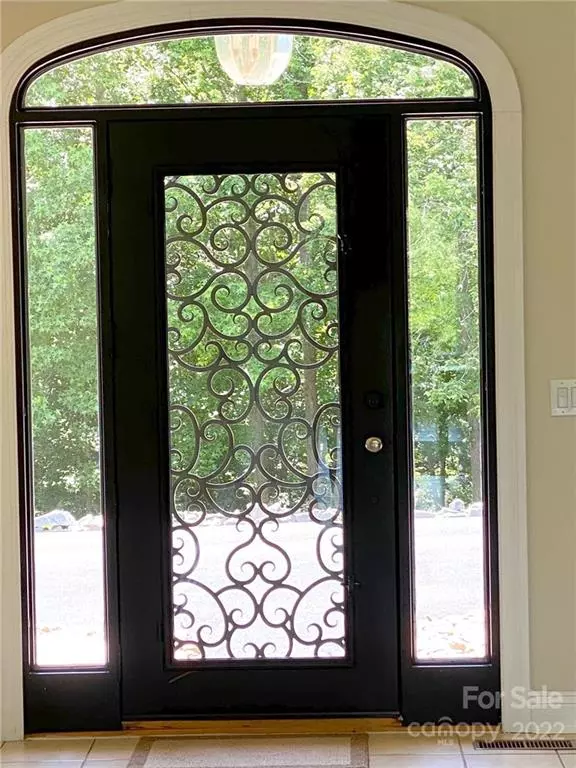 High Point, NC 27262,403 Pinewood LN