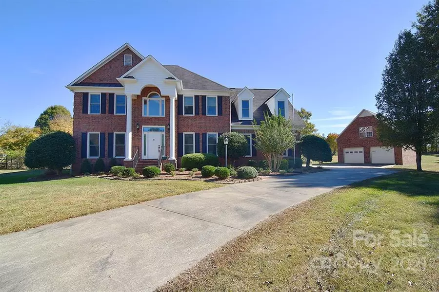 1059 Heather Glen DR, Matthews, NC 28104