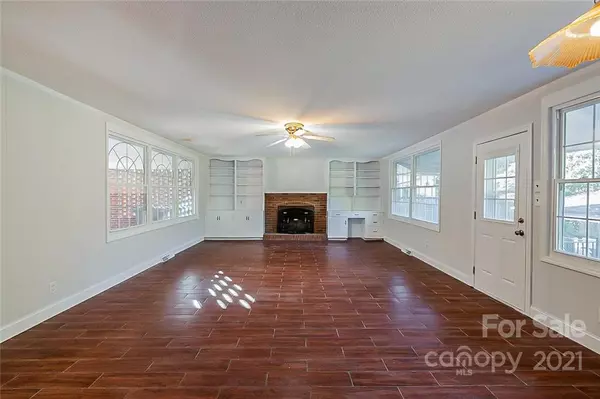 Statesville, NC 28677,424 Summit AVE