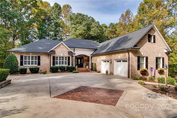 7729 Golf Course DR N, Denver, NC 28037