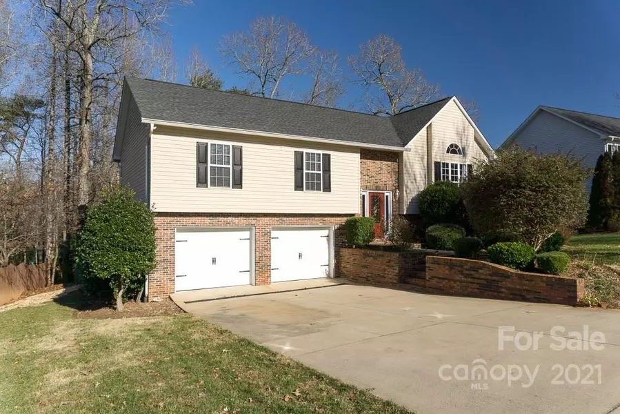 3704 25th Street PL NE, Hickory, NC 28601