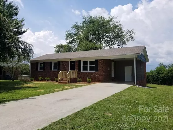 Mocksville, NC 27028,142 Center CIR