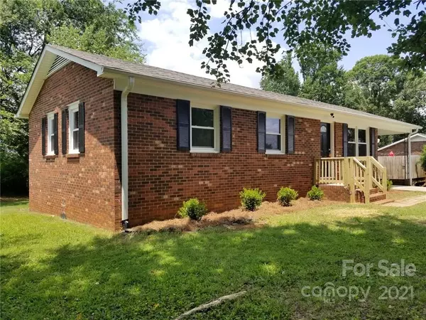 Mocksville, NC 27028,142 Center CIR