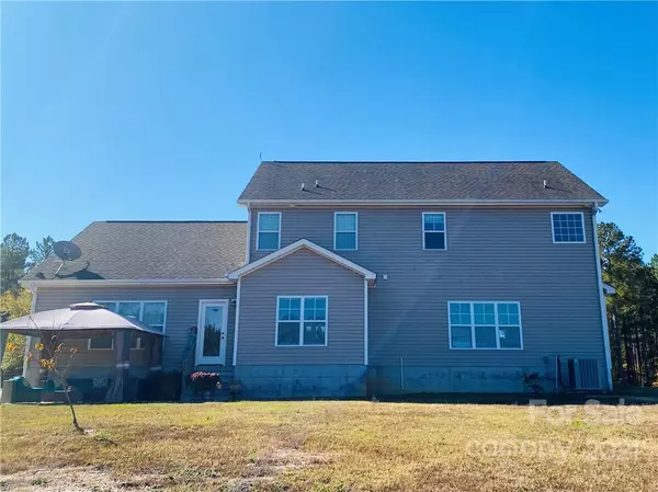 Carthage, NC 28327,275 Farm Life LN