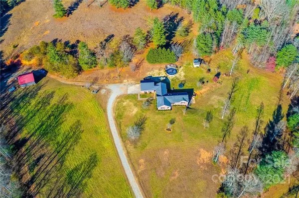 1445 Draco RD, Lenoir, NC 28645