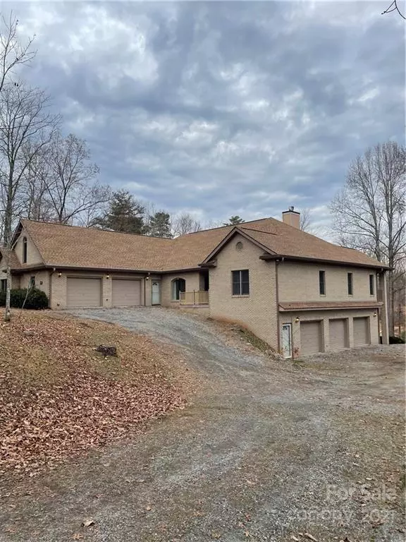 69 Towhee TRL, Tryon, NC 28782