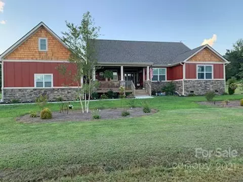 35 Cliff RD, Penrose, NC 28766