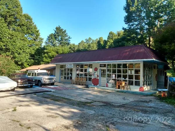 Saluda, NC 28773,144 W US Highway 176 HWY