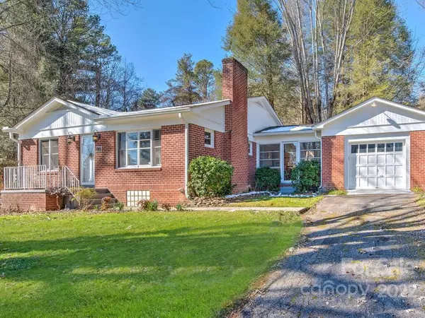 391 Wakefield DR, Hendersonville, NC 28792