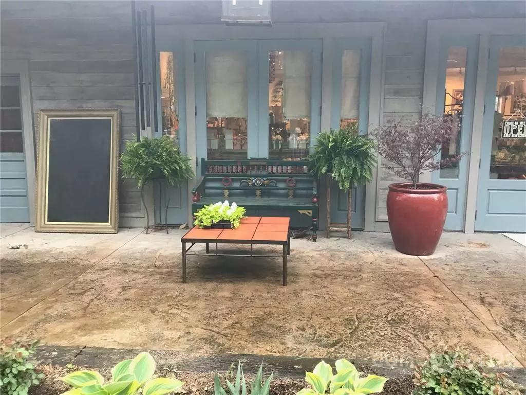 Cashiers, NC 28717,252 Highway 107 HWY