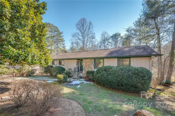 149 Whisperwood DR, Hendersonville, NC 28791