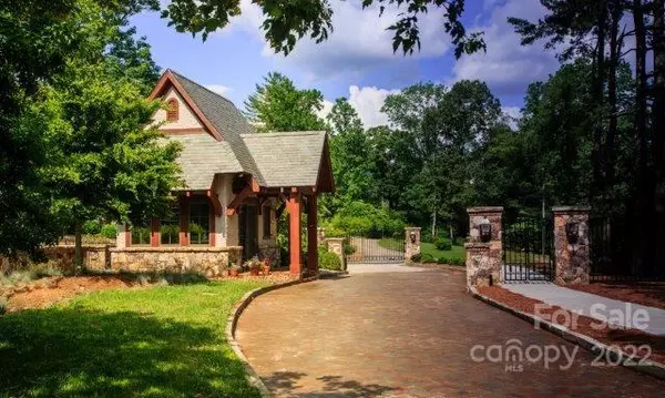 Asheville, NC 28804,19 Versailles LN