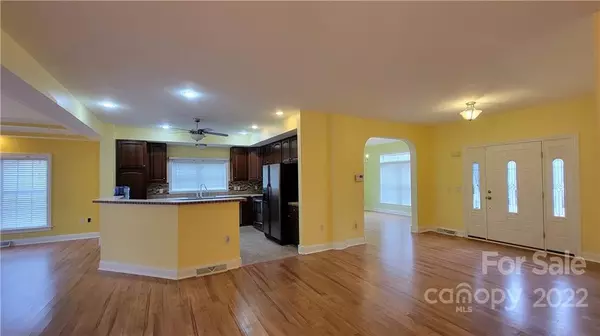 Winston Salem, NC 27106,3935 Leinbach DR