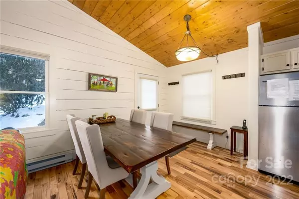 Cashiers, NC 28717,42 Harp DR