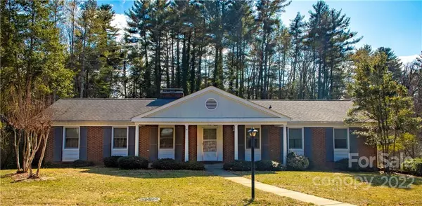 137 W Fox Chase RD, Asheville, NC 28804