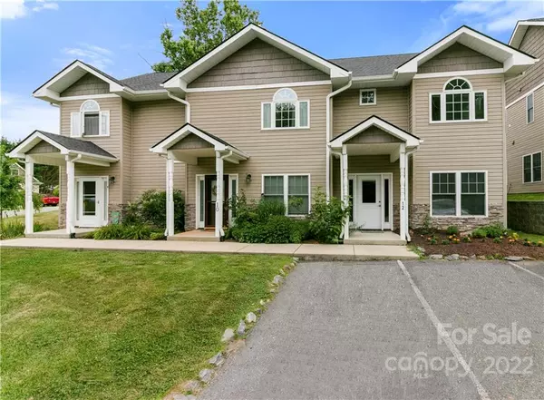 12 Cherry Laurel LN, Swannanoa, NC 28778
