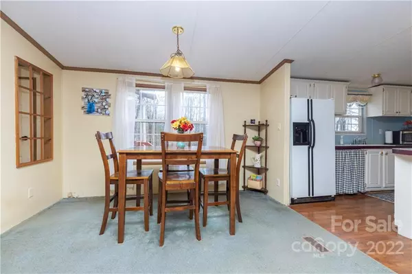 Marshall, NC 28753,401 Azalea CIR