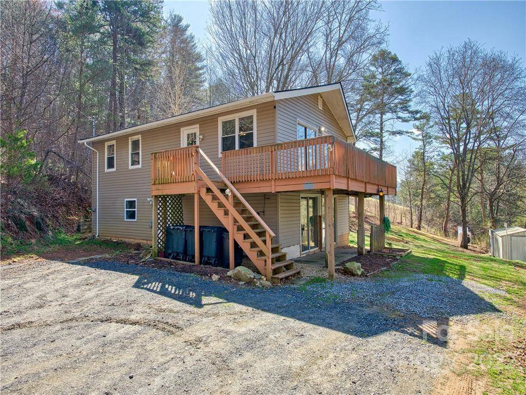 96 Rocky Bottom LN, Clyde, NC 28721