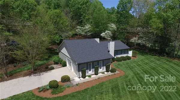 559 Country Club LN, North Wilkesboro, NC 28659