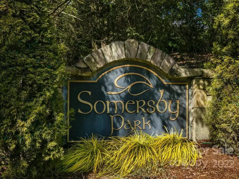 210 Somersby Pkwy #5B, Laurel Park, NC 28739