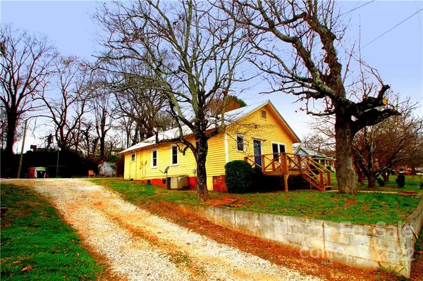 Landrum, SC 29356,406 S Howard AVE #1