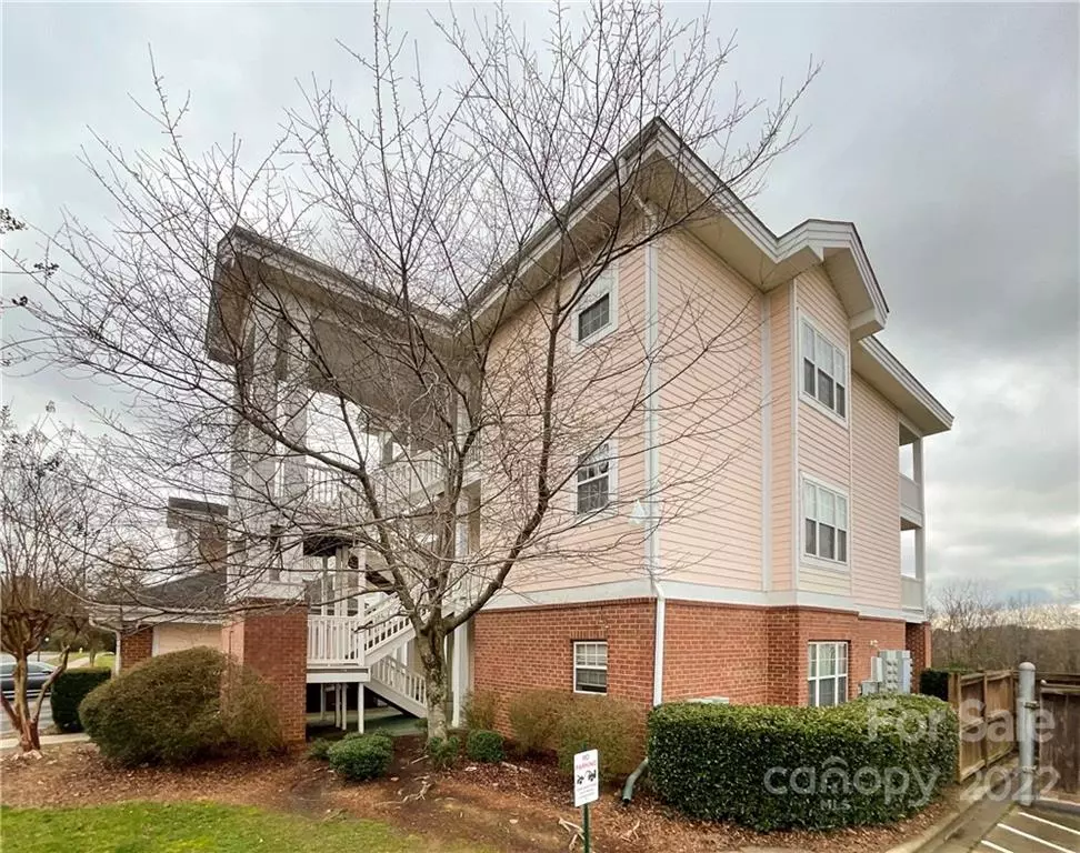 Charlotte, NC 28213,9047 Meadow Vista RD #104