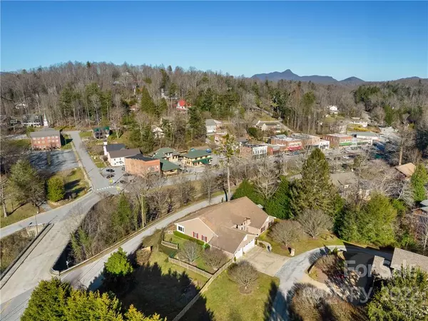 Saluda, NC 28773,80 Taylor ST