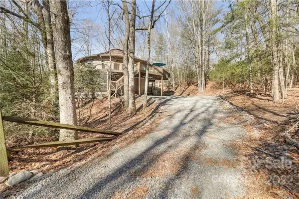 782 Middle Connestee TRL, Brevard, NC 28712