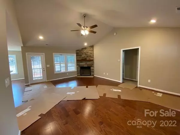 Hendersonville, NC 28792,24 Pounding Mill None