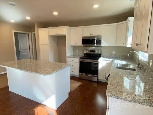 Hendersonville, NC 28792,52 Pounding Mill None