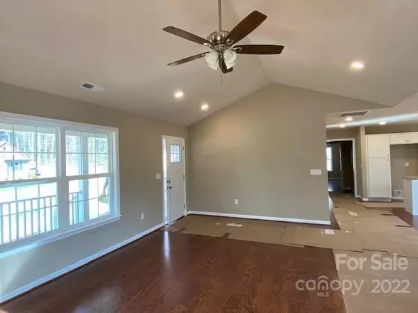 Hendersonville, NC 28792,52 Pounding Mill None