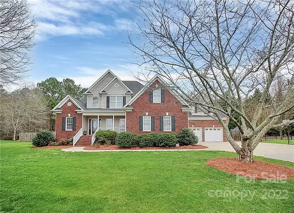 5212 Hickory Knoll LN, Mount Holly, NC 28120