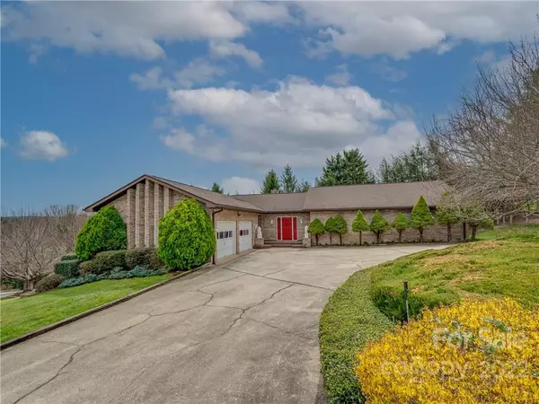 Hendersonville, NC 28739,101 Bayberry WAY