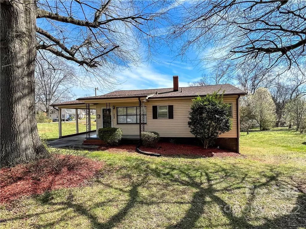 Albemarle, NC 28001,808 Love ST