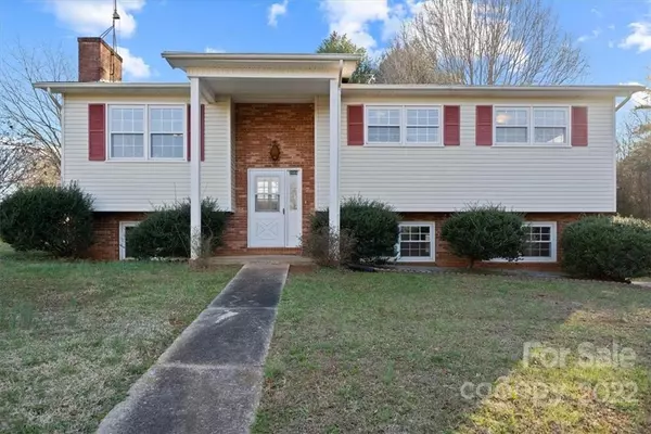 2044 Shangri La LN, Conover, NC 28613