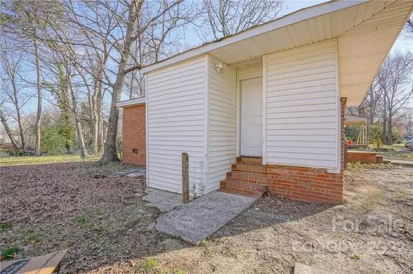 Charlotte, NC 28213,5015 Edward ST